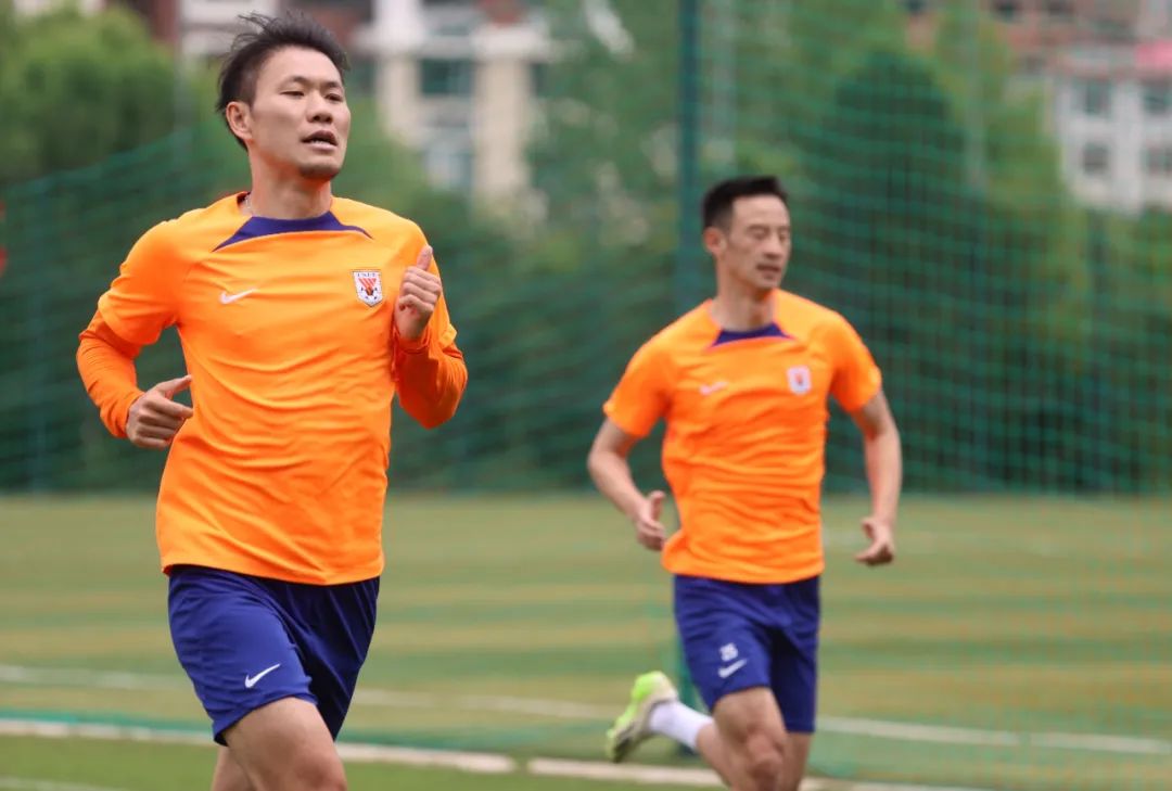 关于下轮对手实力强悍，球队备战加紧的信息