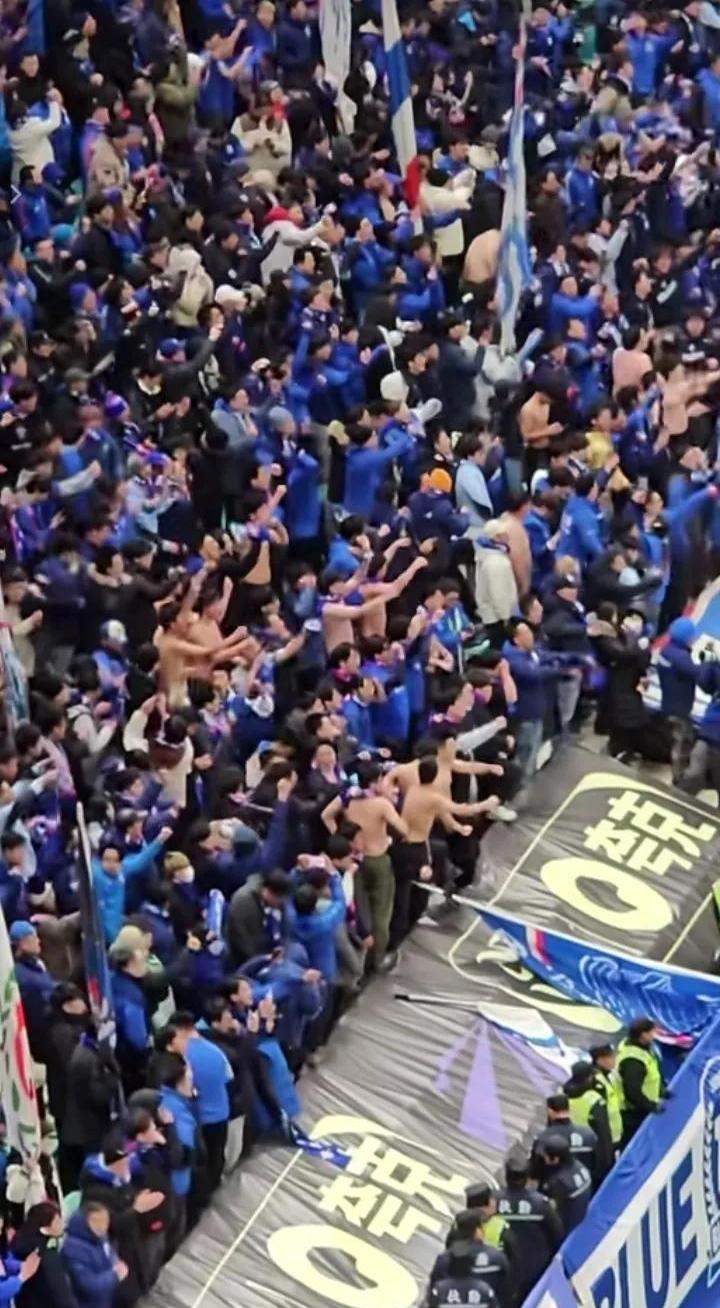 赛事回顾：前场大闹那些令球迷惊叹的瞬间