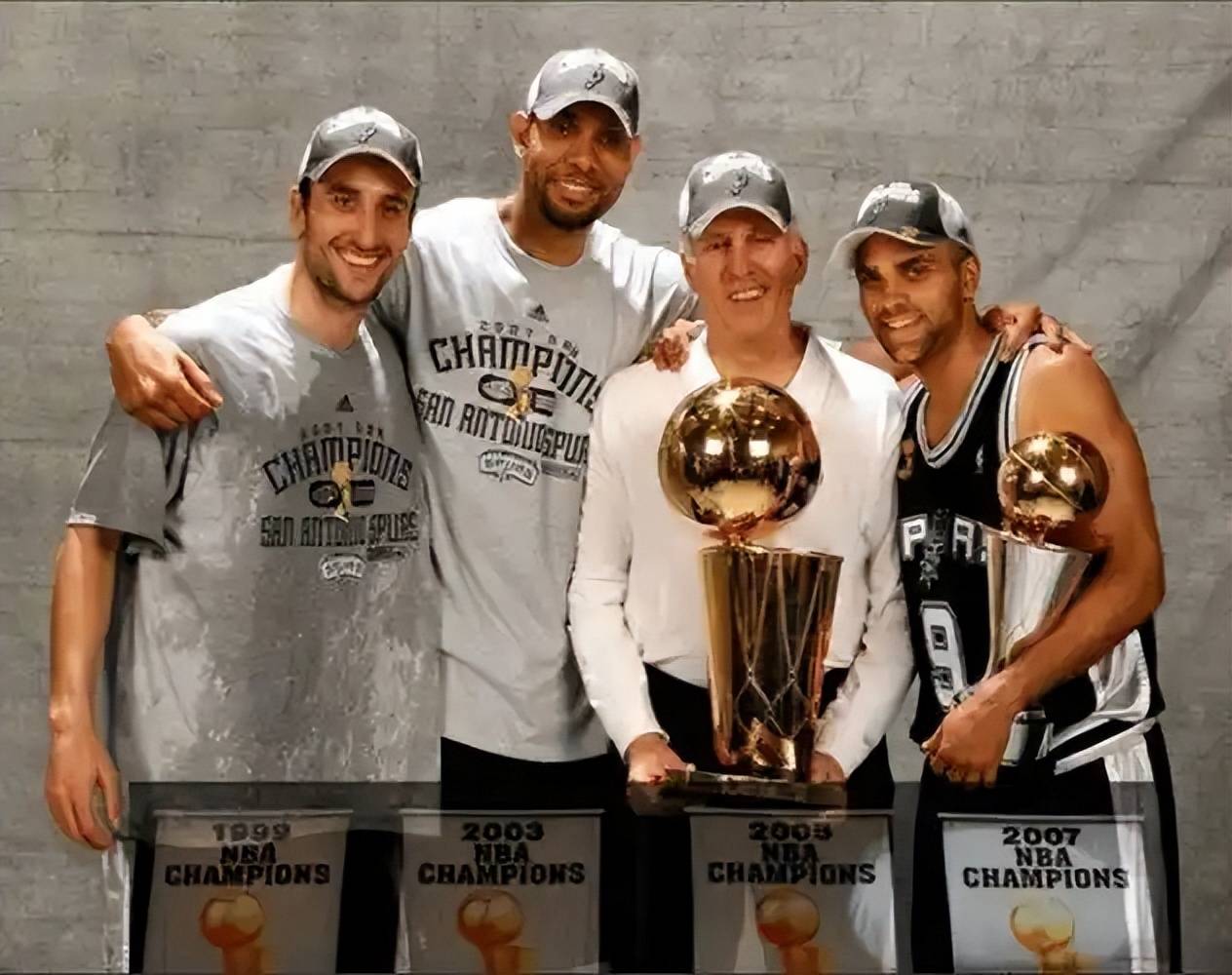 开云体育官方网站-波波维奇：韦德成就卓越，是一位传奇球员