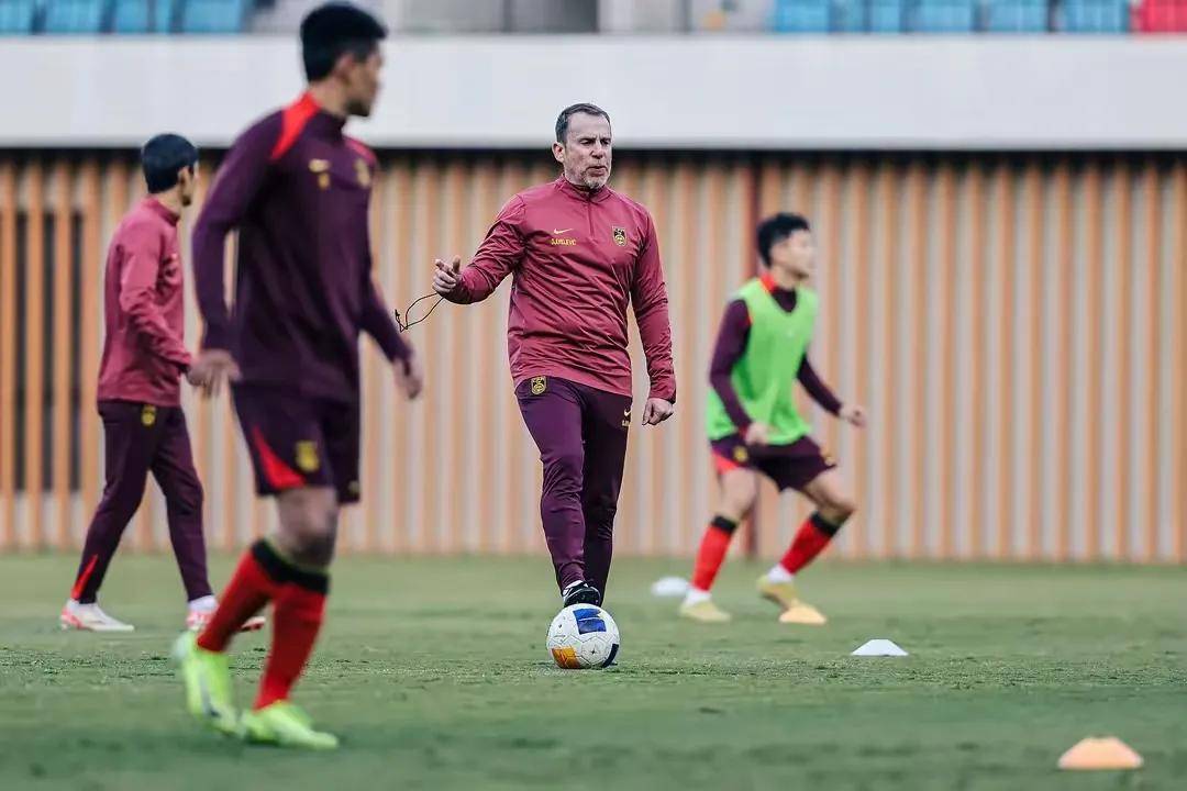 开云体育下载-关于恩塔镇球队全员集结备战，迎接挑战的信息