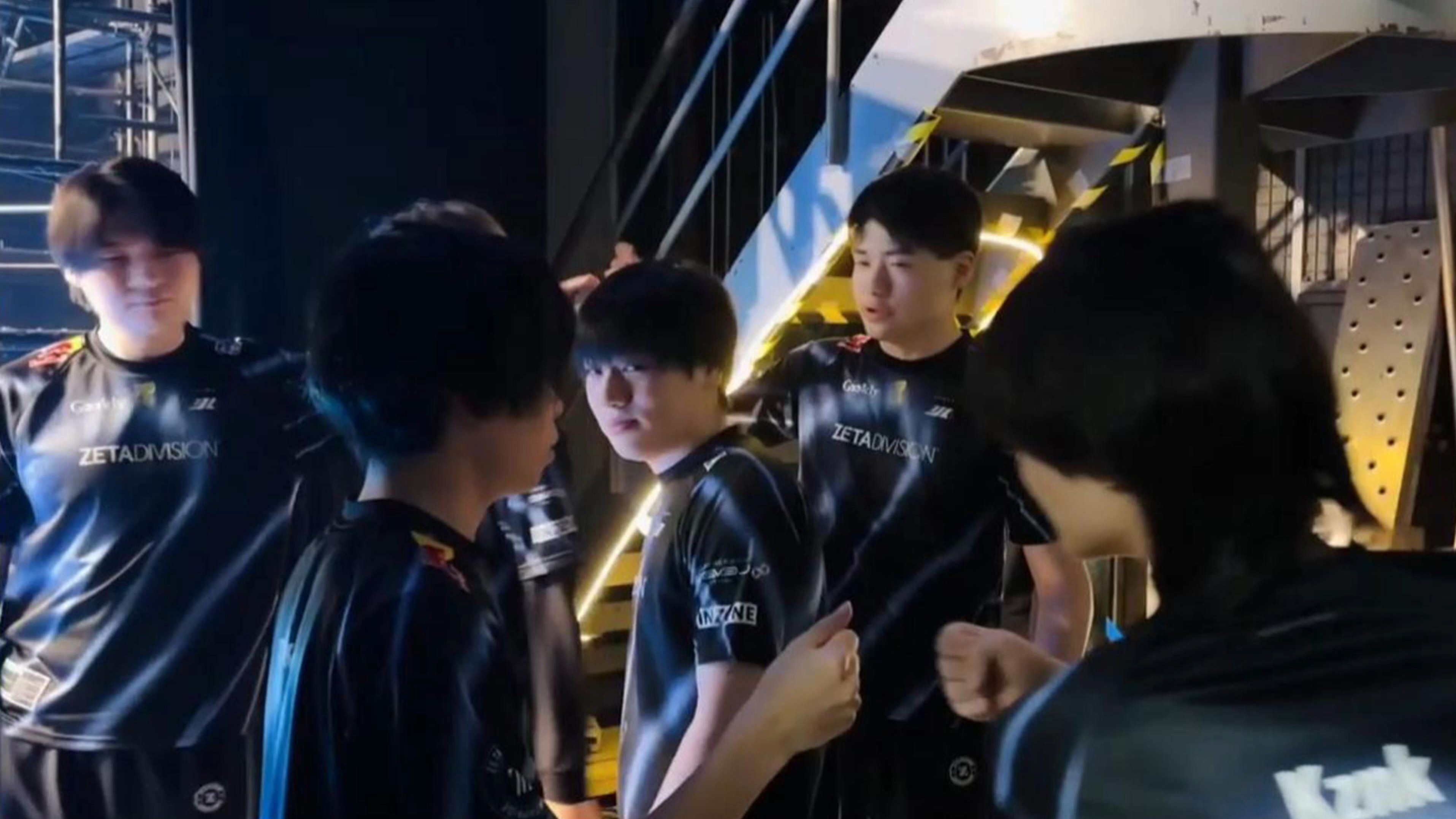 开云体育中国-包含DFM鏖战IG，Tarzan关键团战开团秒人激烈交锋2025世界赛，引爆全场热议的词条