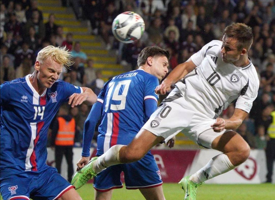 关于波兰遗憾出局，英格兰队跻身八强的信息