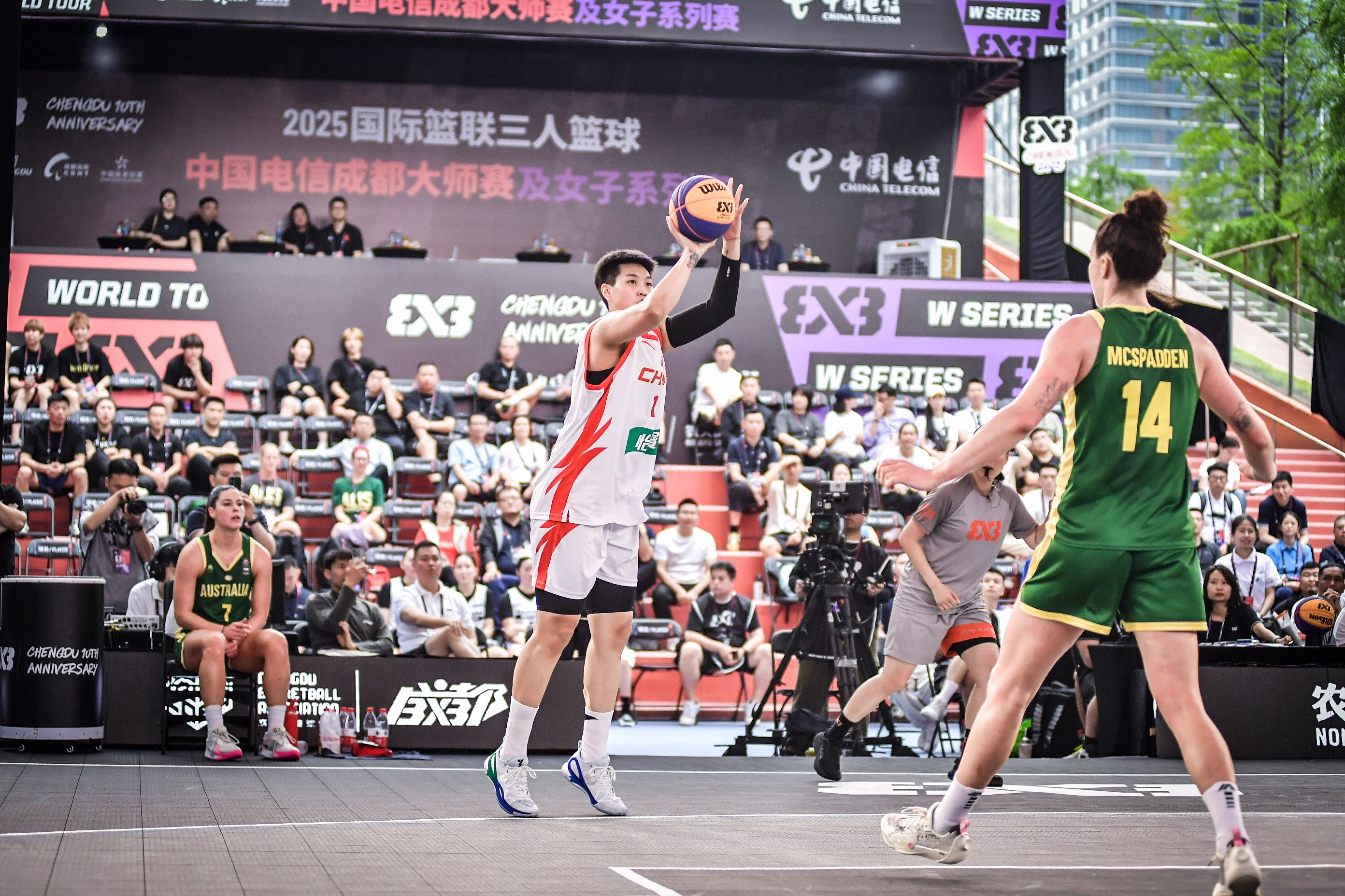 开云体育-关于火爆的篮球赛事，球员们展现出色战斗力！的信息