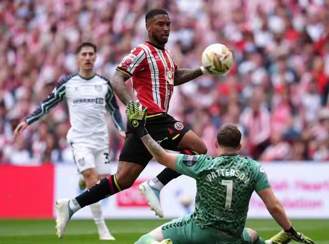 西布朗主场惜败谢菲联，英冠排名第二