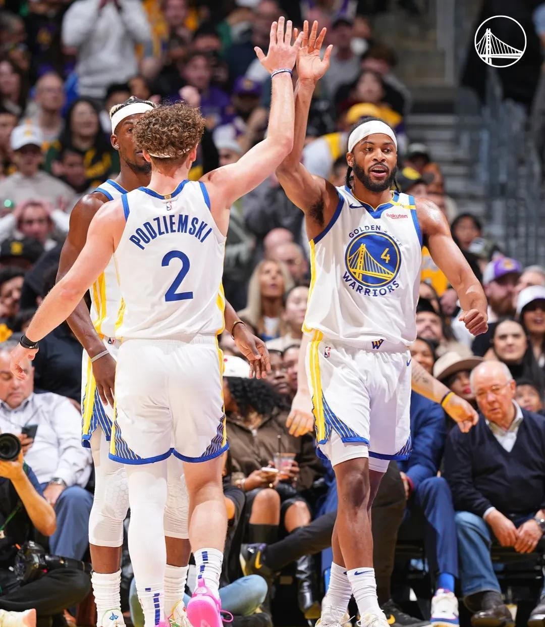 开云体育官网-勇士主场大胜湖人，库里狂砍40分