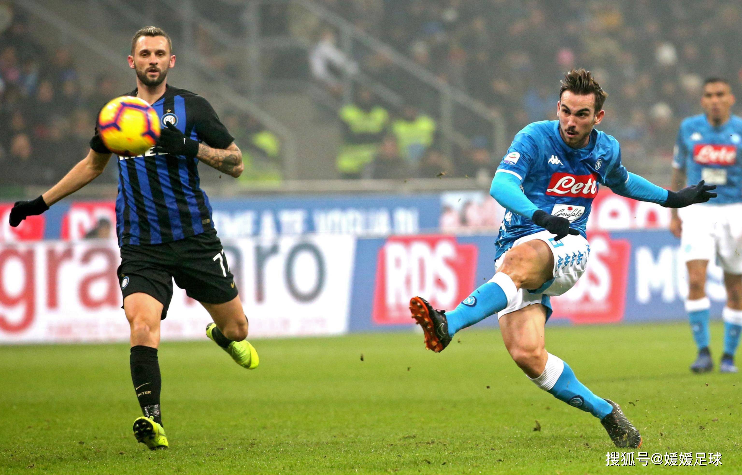 著名足球球员在最近的比赛中表现出色