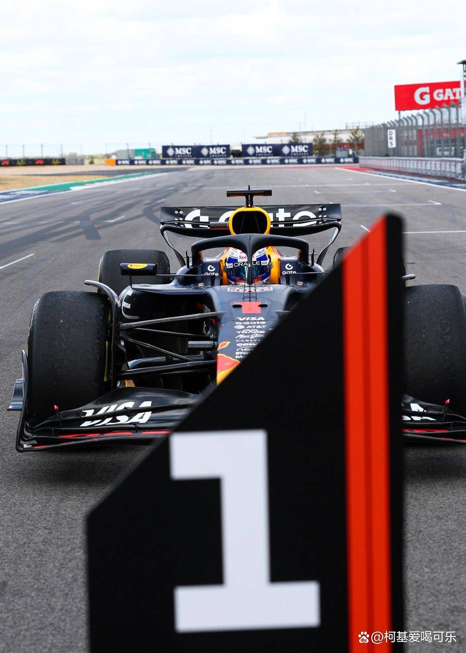 关于迈凯伦鏖战阿斯顿马丁，拉塞尔统治全场的信息