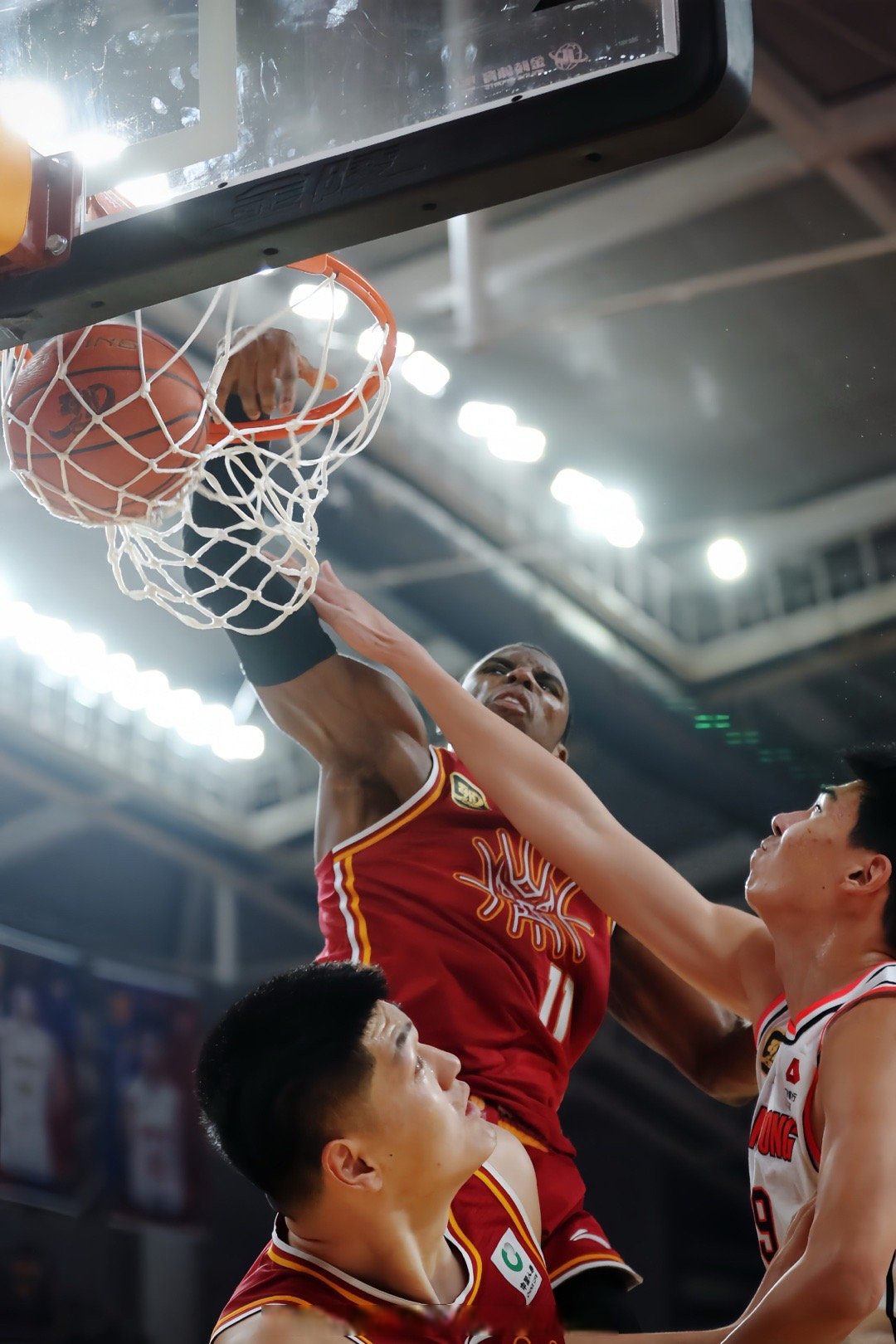 开云体育app-中国男篮险胜火箭，保罗统治全场的简单介绍