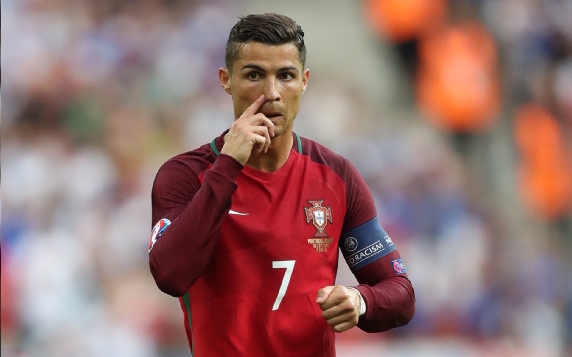 开云体育官网-银箭逆袭，汉密尔顿的惊艳超车与雷诺车队的战略完胜